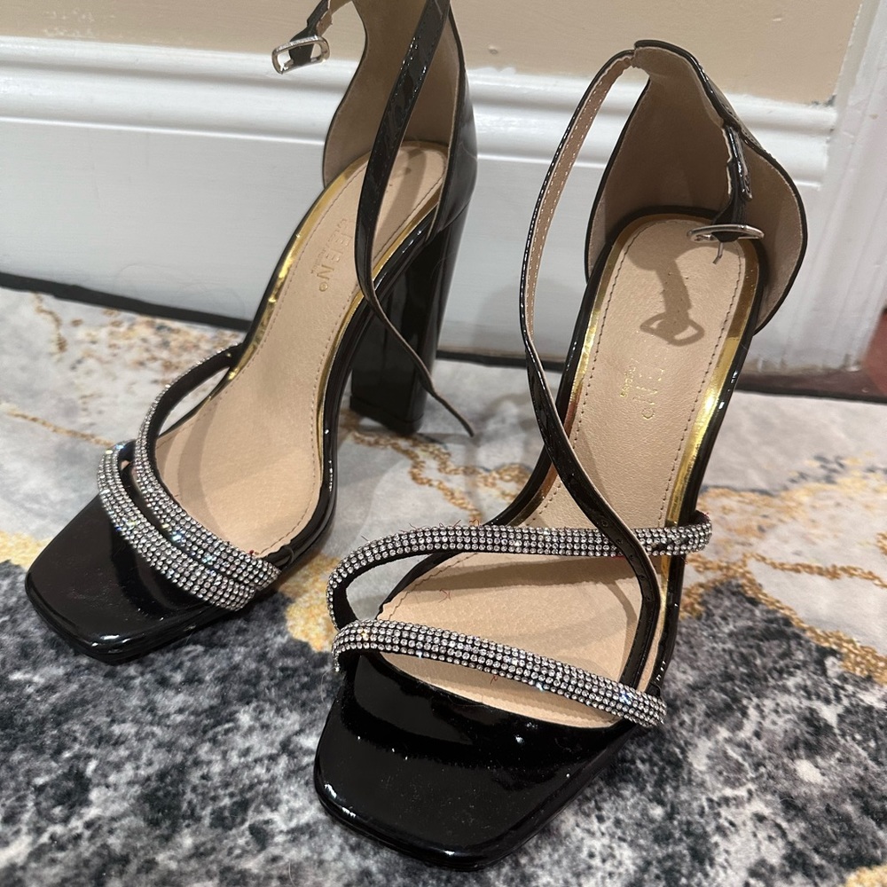 Sparkly black heel